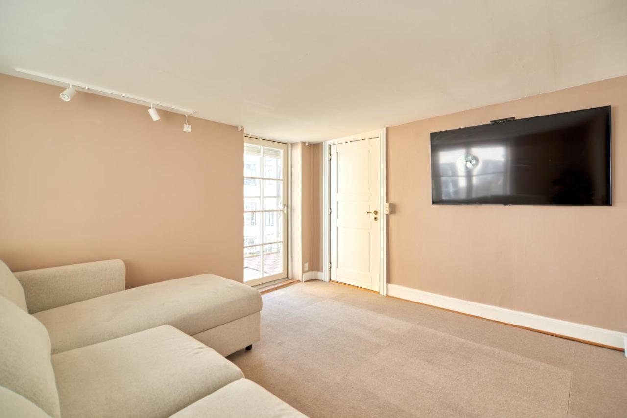 Apartment Stylish With Balcony In The Heart Of